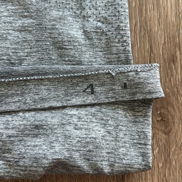 Lululemon X Peloton Swiftly Tech Crew Short Sleeve Shirt Slate & White Size 4 - Picture 3 of 6